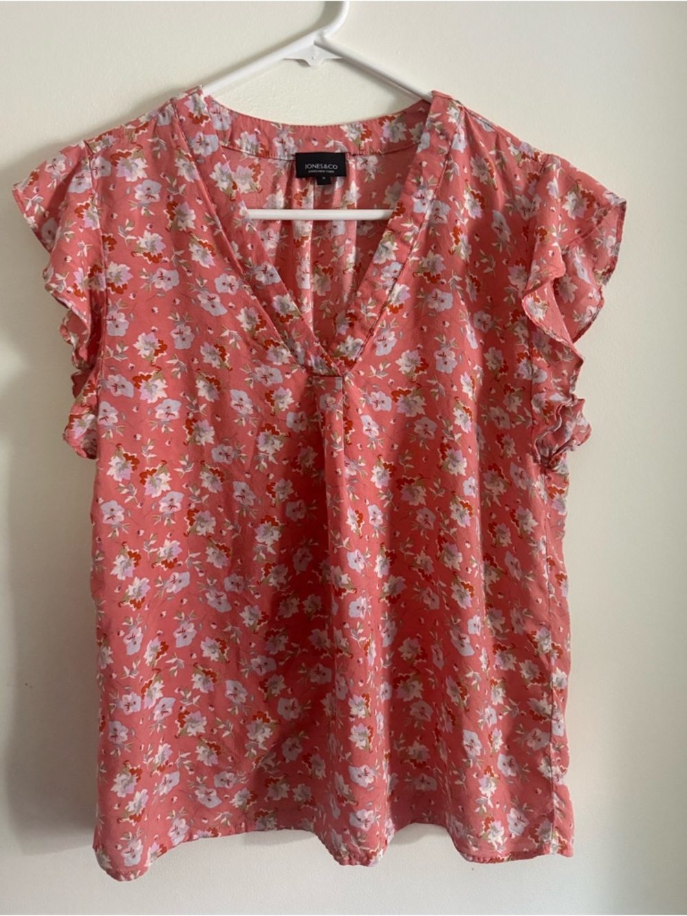Jones of New York Floral V-Neck Flutter Sleeve Top lightweight